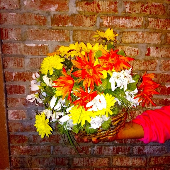 Floral basket - Picture 1 of 1